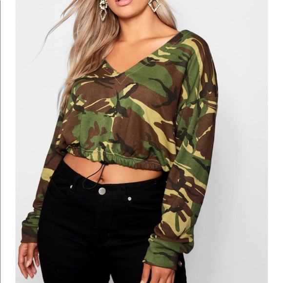 Boohoo Tops - Plus Camo Cropped Sweatshirt new with tags